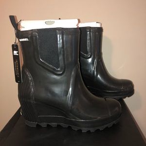 SOLD .◾️NWT◾️ Sorel Gloss Black Rain Wedge